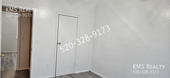 Building Photo - 1616 N Mohave Ave