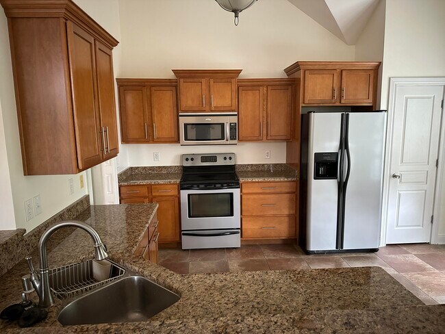 Building Photo - 106 Wisteria Ln