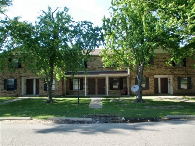 Primary Photo - 828-838 Tanner St