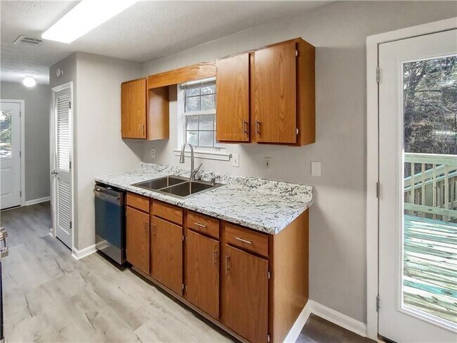 Building Photo - 220 Peach Forest Pl