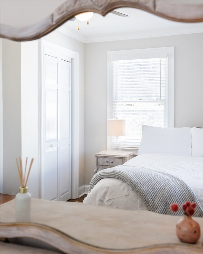 Building Photo - 9 Brookview Cir