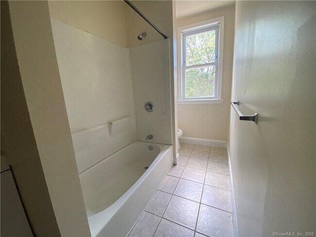 Building Photo - 282 Putnam St