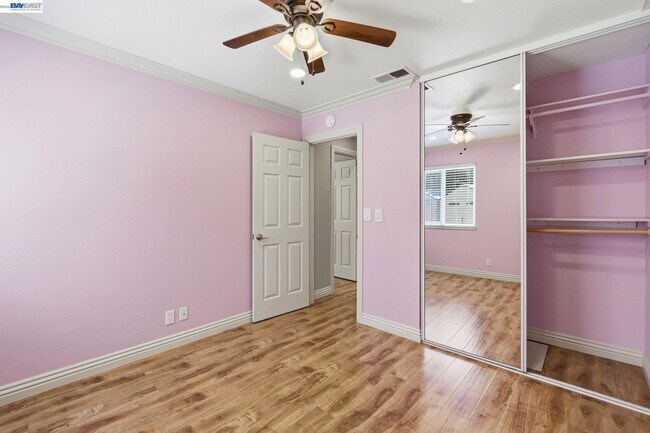 Building Photo - 325 Goshen Ct