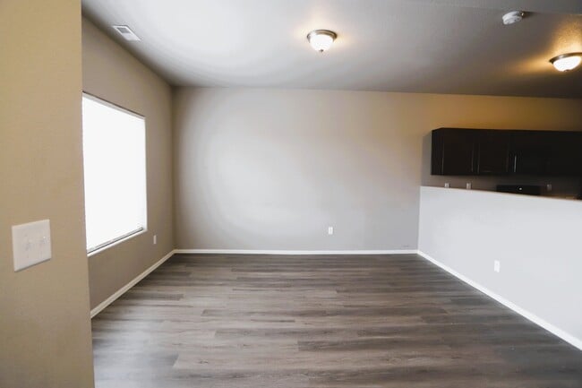 Building Photo - Contemporary, light-filled townhouse available for lease!