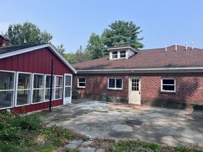 Building Photo - Large 4 bedroom, 2 1/2 bath home for rent in Ravena, NY on Rt 9W