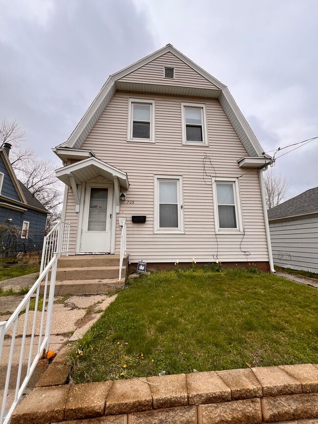 Primary Photo - Welcome to this charming 3-bedroom, 1-bath...