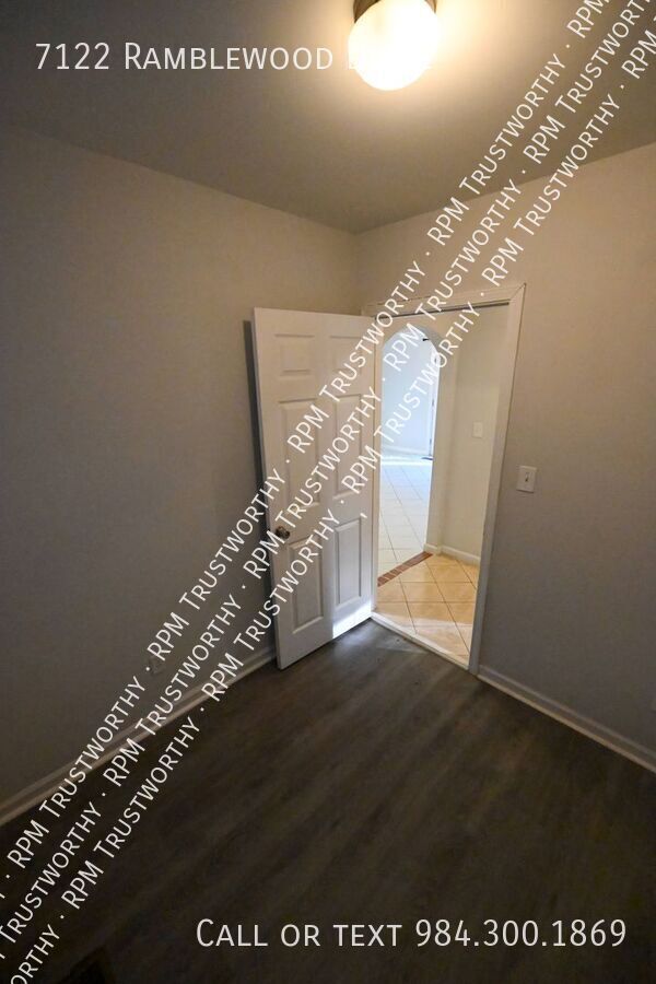 Building Photo - 7122 Ramblewood Dr