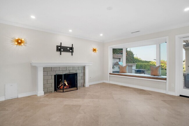 Building Photo - PRIVATE AND TRANQUIL COMPLETELY RENOVATED ...