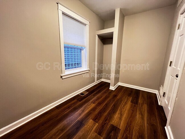 Building Photo - 1439 N Artesian Ave