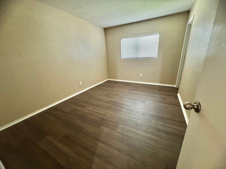 Building Photo - 8642 Brisa Royale