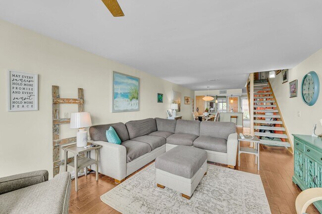 Building Photo - Coastal Living in the Heart of Folly Beach
