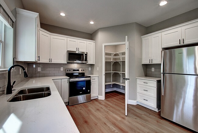 Building Photo - 520 Catalina Ct
