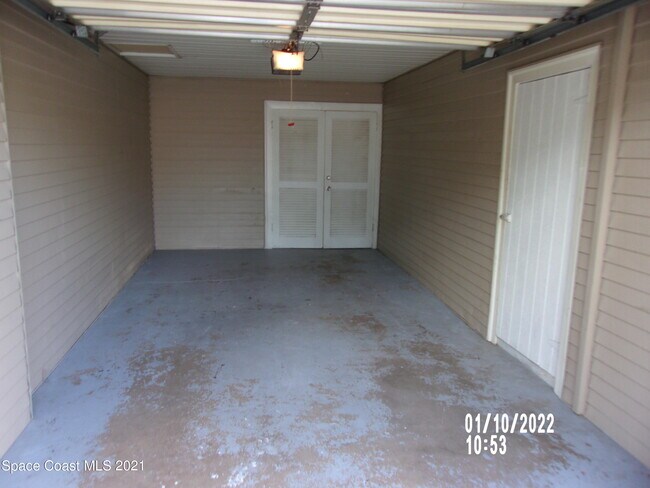 Building Photo - 1105 Myrtle Ln