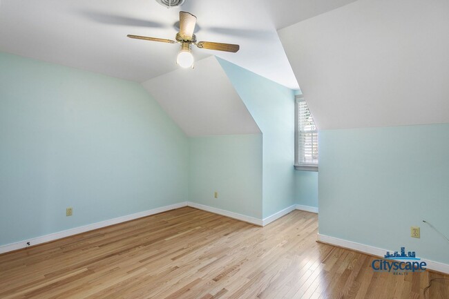 Building Photo - WONDERFUL WOODLAKE HOME WITH 1ST FLOOR BED...