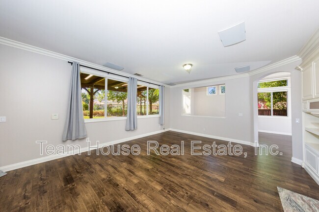 Building Photo - 18210 Shannon Ridge Pl