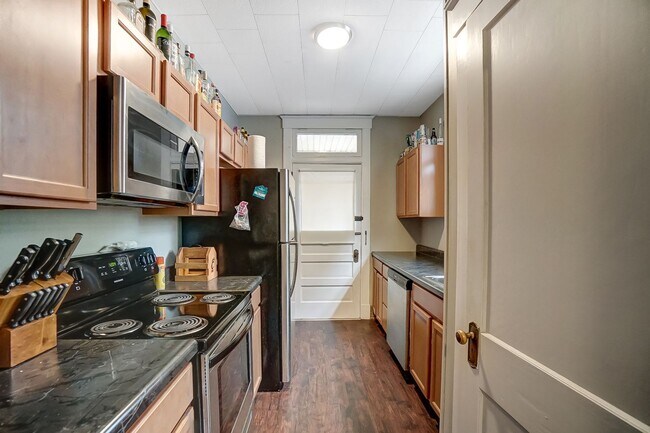 Building Photo - 350 Volkert St