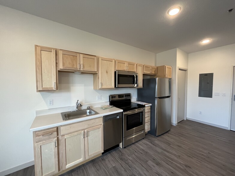 Studio Unit - 202 Valley Green Sq