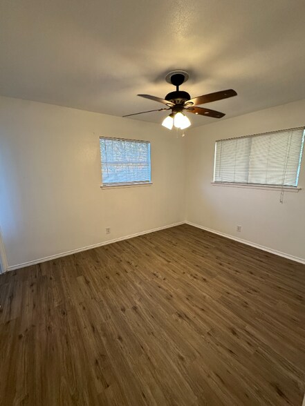 Building Photo - 7206 Glen Haven Dr