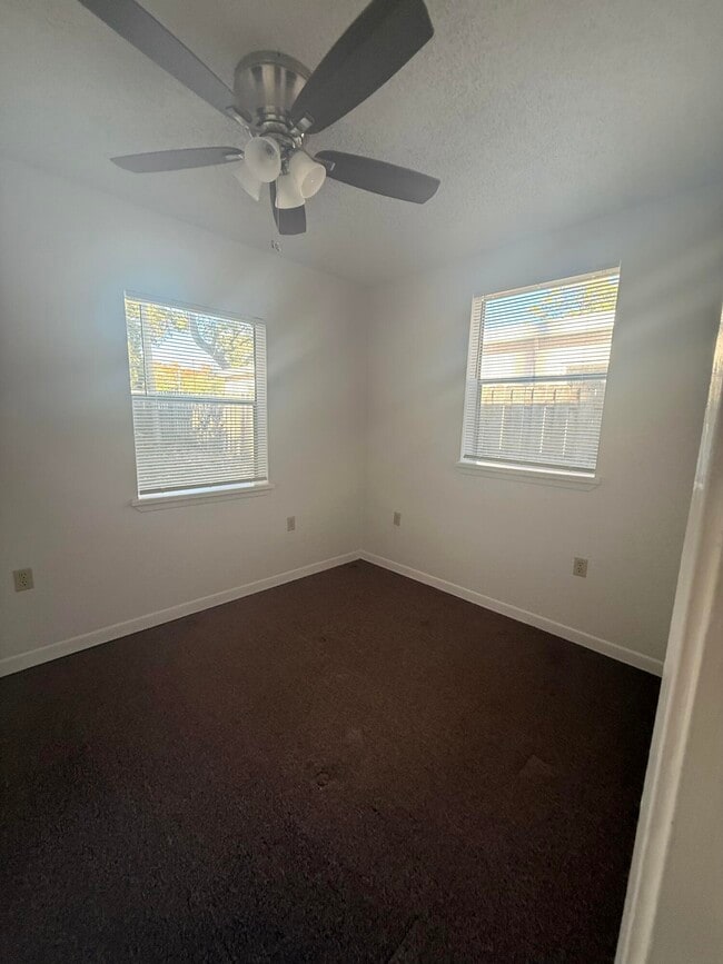 Building Photo - 521 E Miracle Strip Pkwy