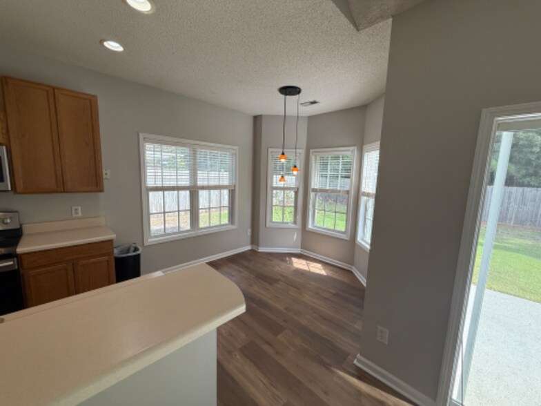 Building Photo - 7120 Farrington Farms Dr