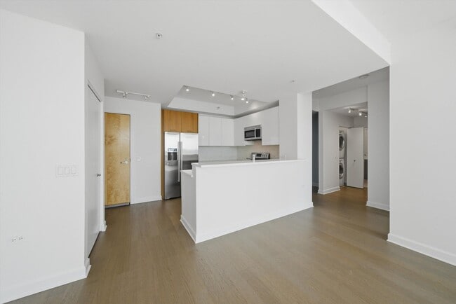 Building Photo - 1629 S Prairie Ave