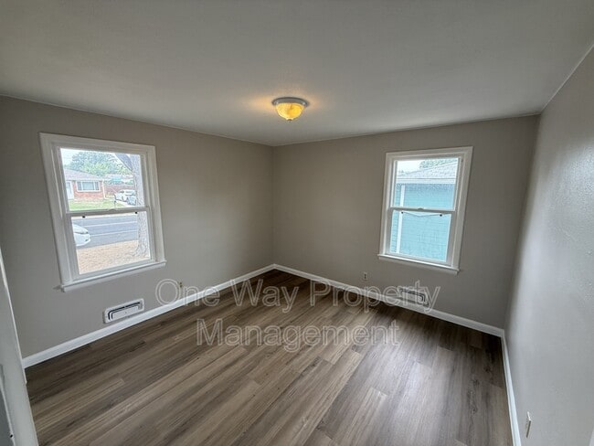 Building Photo - 820 35th Ave Ct