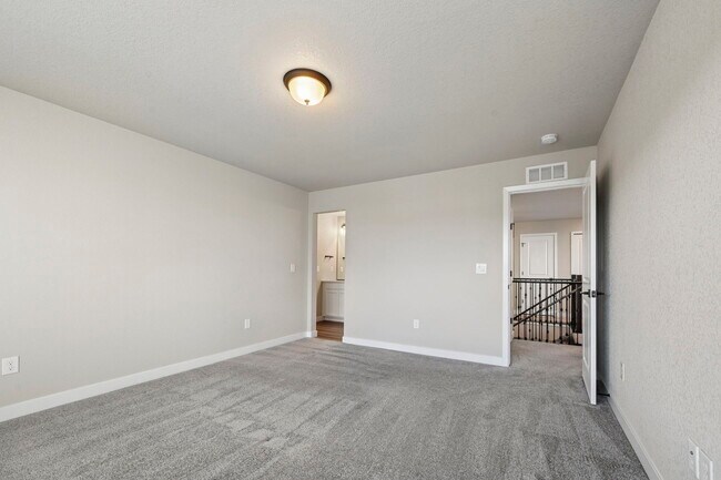 Building Photo - 11197 House Finch Ln