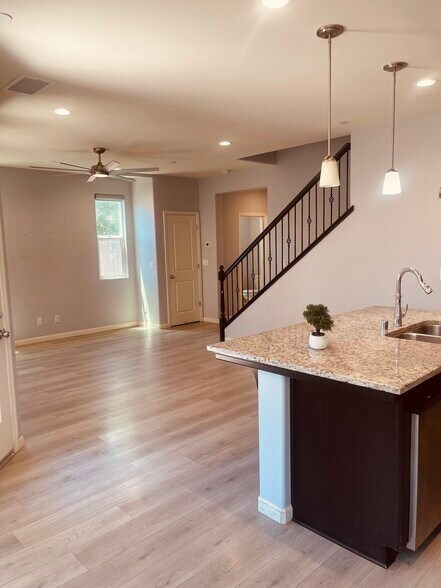 Building Photo - 6251 E Overlook Way