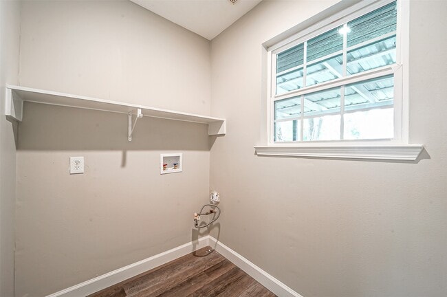 Building Photo - 2605 Leslie St