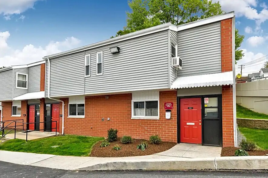 Primary Photo - Emunah Manor Apartments