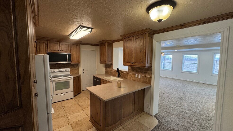 Building Photo - 737 N 500 E