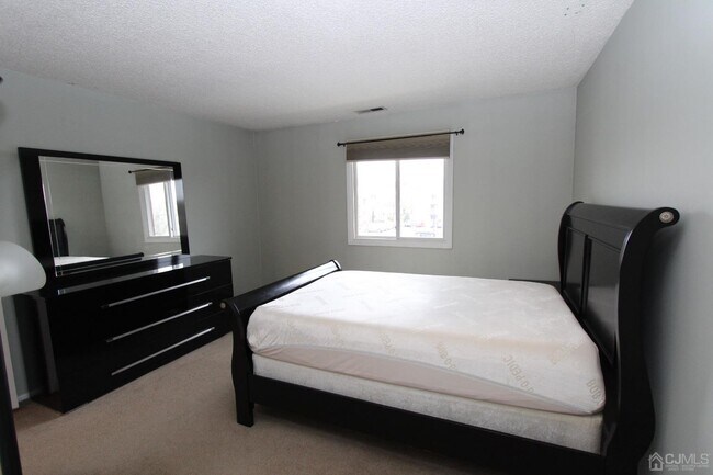 Building Photo - 5015 Ravens Crest Dr