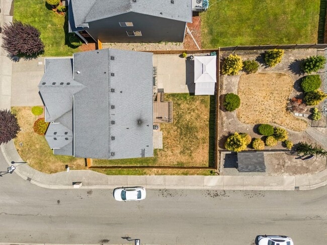 Building Photo - Spacious Corner Lot Home Near JBLM | 4 Bed...