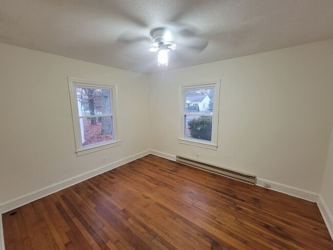 Building Photo - 2 Bedroom  1bd House