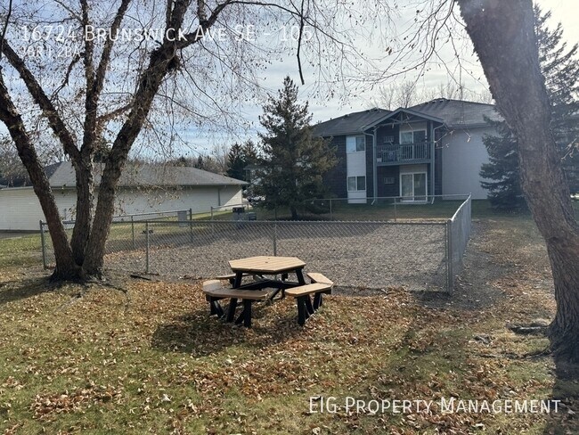 Building Photo - 16724 Brunswick Ave SE