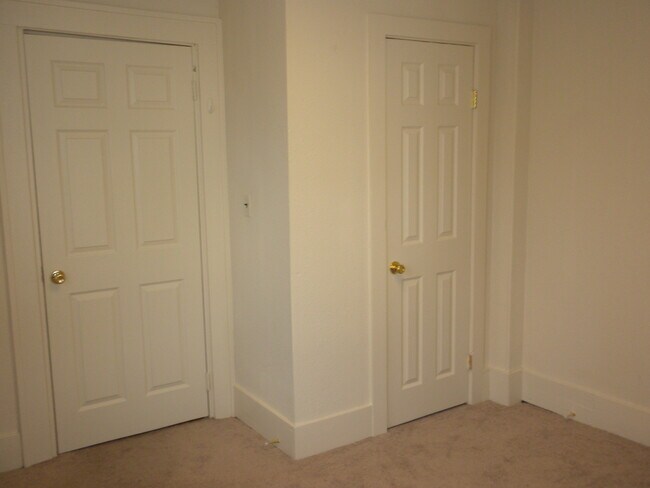 Building Photo - 1510 Rosemary Ln