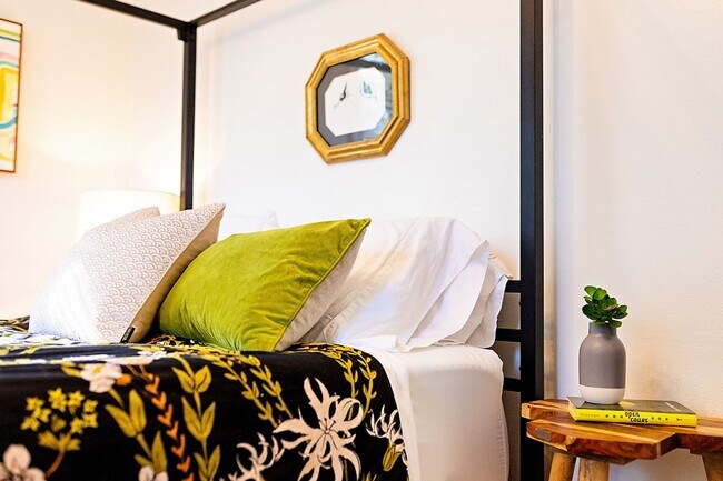 Building Photo - Bull St Bungalow