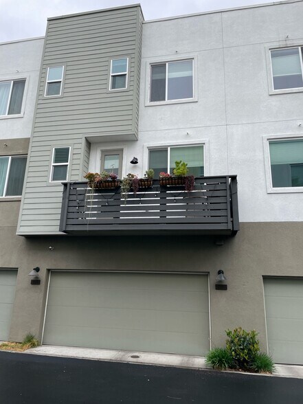 Building Photo - 158 Uptown Cir