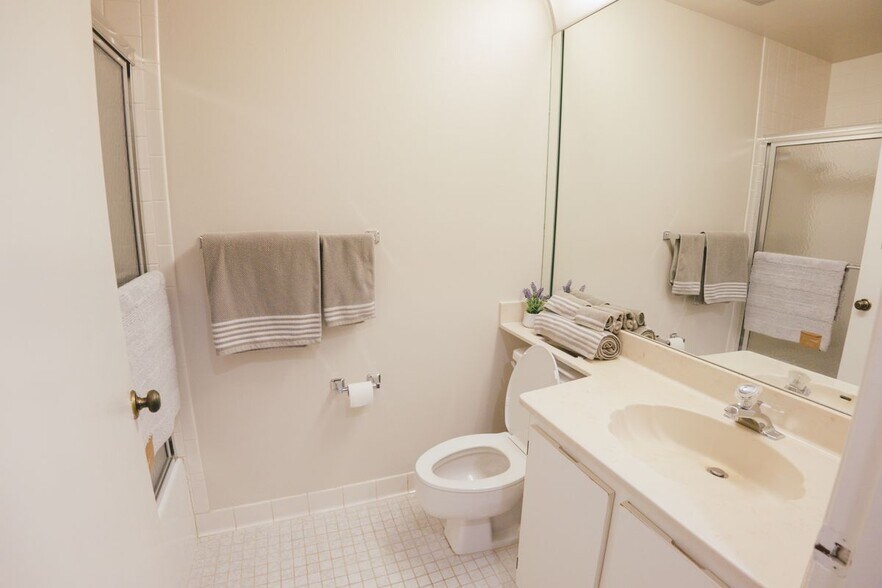 Building Photo - 3950 Silver Maple Dr