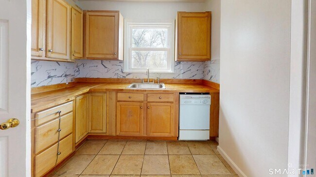 Building Photo - 638 Prospect St