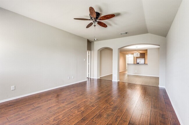 Building Photo - 1101 Rainer Dr