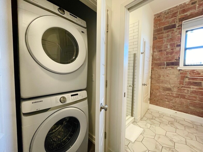 Building Photo - 1211 W 27th St