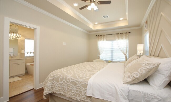 Building Photo - 3537 Mt Pleasant St