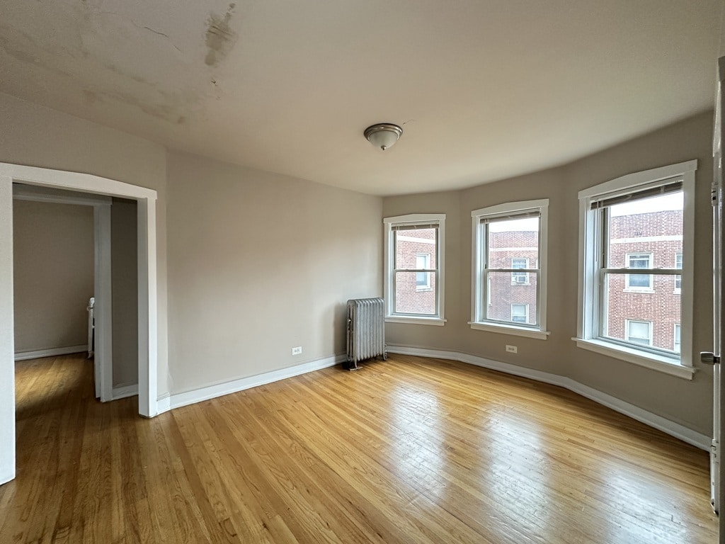 Building Photo - 4027 W Melrose St