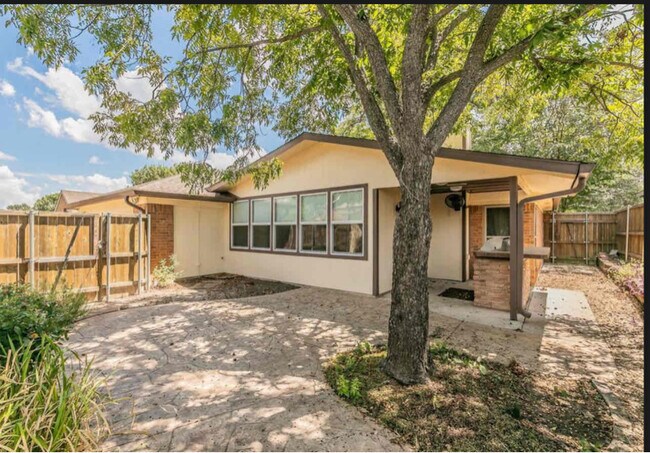 Building Photo - 1317 Bryan Pl