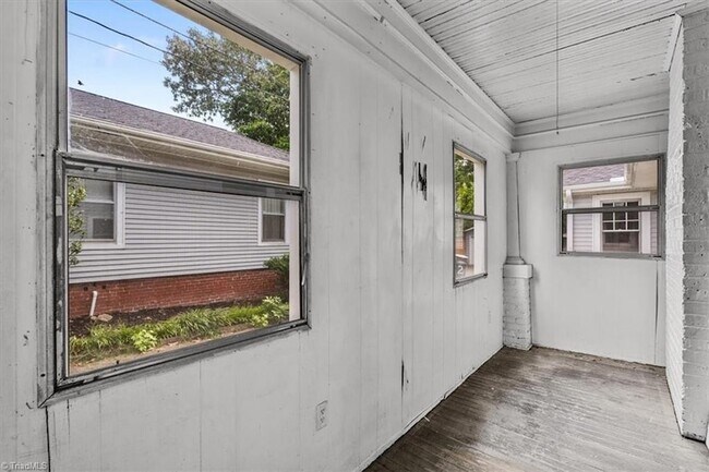 Building Photo - 213 Westover Terrace