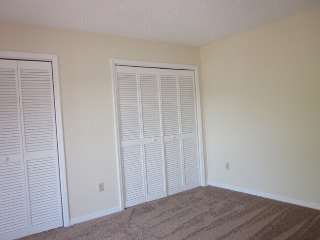 QUAIL RUN TOWNHOMES - 15419 E Pond Woods Dr Tampa FL 33618 | Apartment