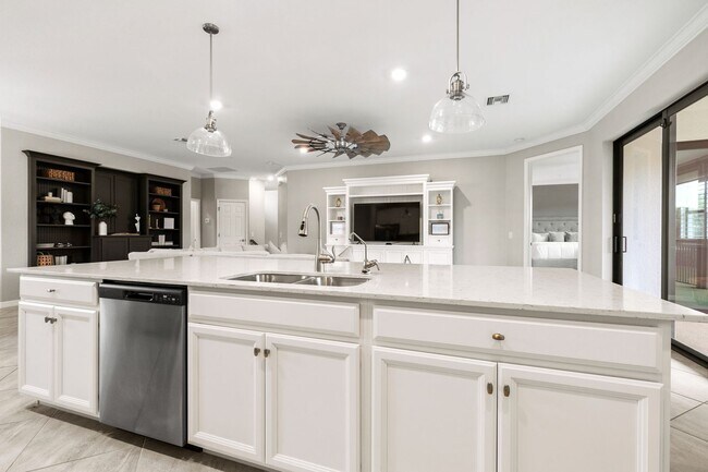 Building Photo - 12023 Hawthorn Lake Dr