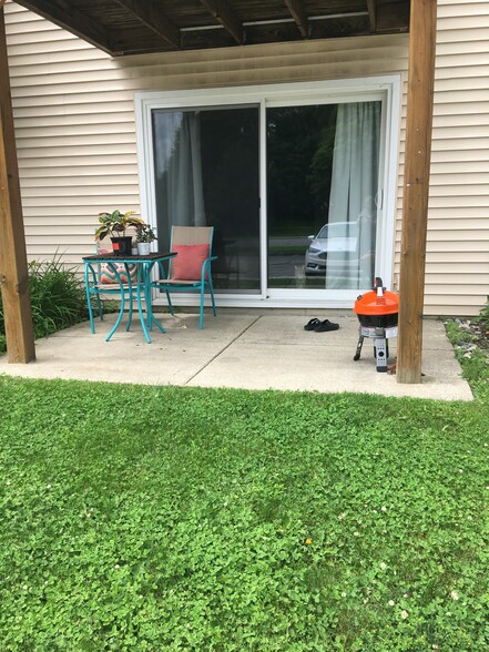 Primary Photo - 952 Bloomfield Village Blvd