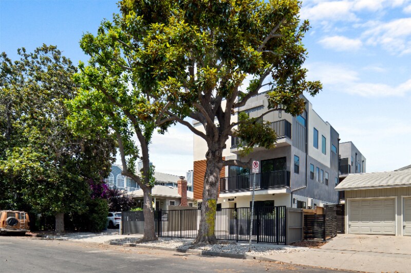 Building Photo - 1844 Stoner Ave